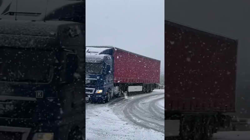 (VIDEO) Haos kod Splita: Automobili i kamioni zaglavljeni na putu, vejavica blokirala Dalmaciju