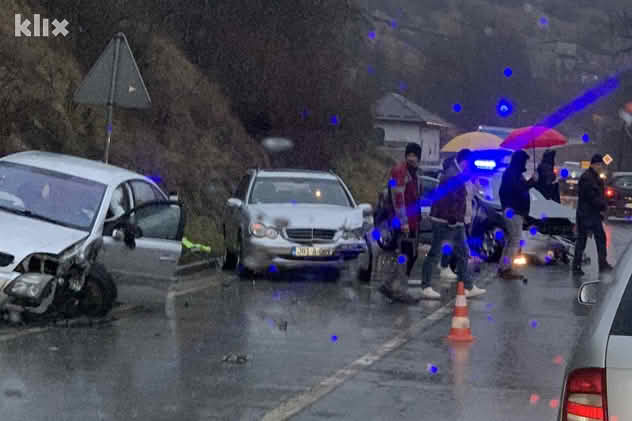 Saobraćajna nesreća kod Travnika, ozlijeđene dvije osobe (FOTO)