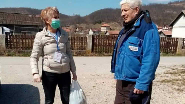 Gornji Vakuf / Uskoplje – Penzionerka velikog srca: Koronavirus možemo samo zajedno pobijediti
