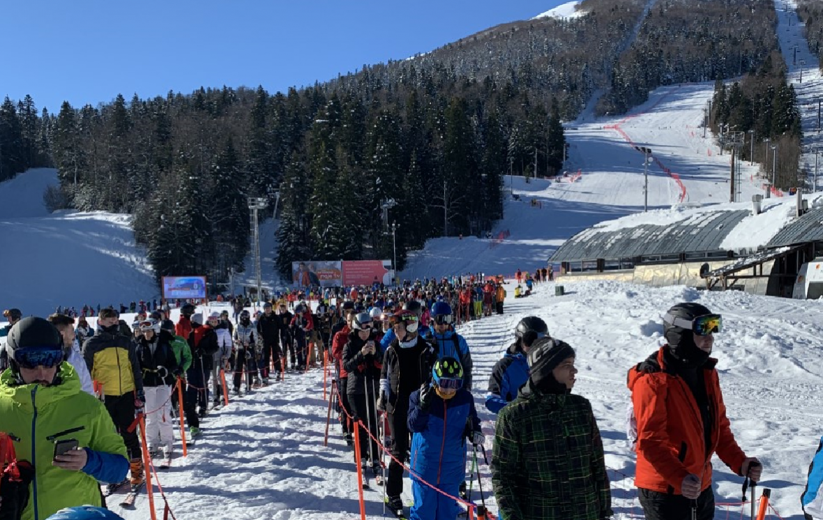 BiH/ Korona party na Bjelašnici: Kako se (ne) poštuju mjere