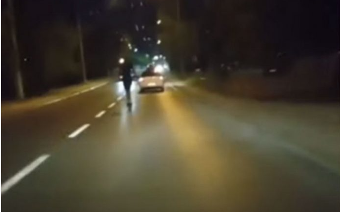 Vozio električni trotinet 70 km/h i preticao automobile