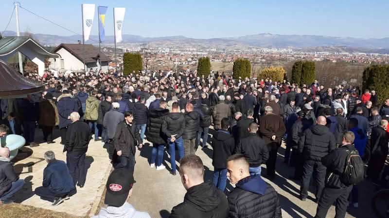 Klanjana dženaza ubijenom Almiru Škrijelju