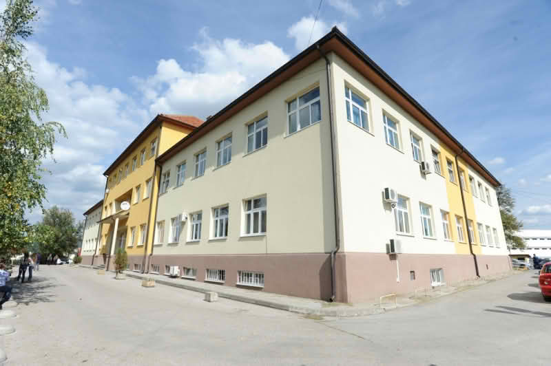 Izbio požar na Klinici za plućne bolesti UKC-a Tuzla, žena smrtno stradala