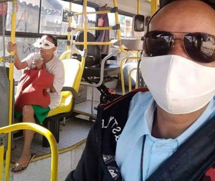 Pogrešna maska, gospođo: Fotografija iz autobusa izazvala urnebesne reakcije…