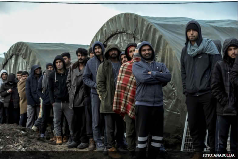 Migranti uhapšeni na području Donjeg Vakufa:Fotografisali se s puškom i pištoljem