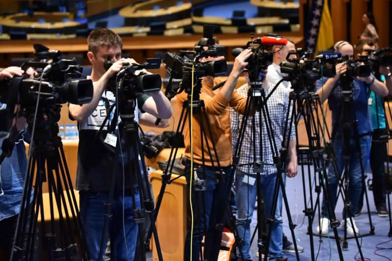 Zahtjevi / Veliki broj obolio od COVID-19: Novinari da budu prioritet za vakcinisanje
