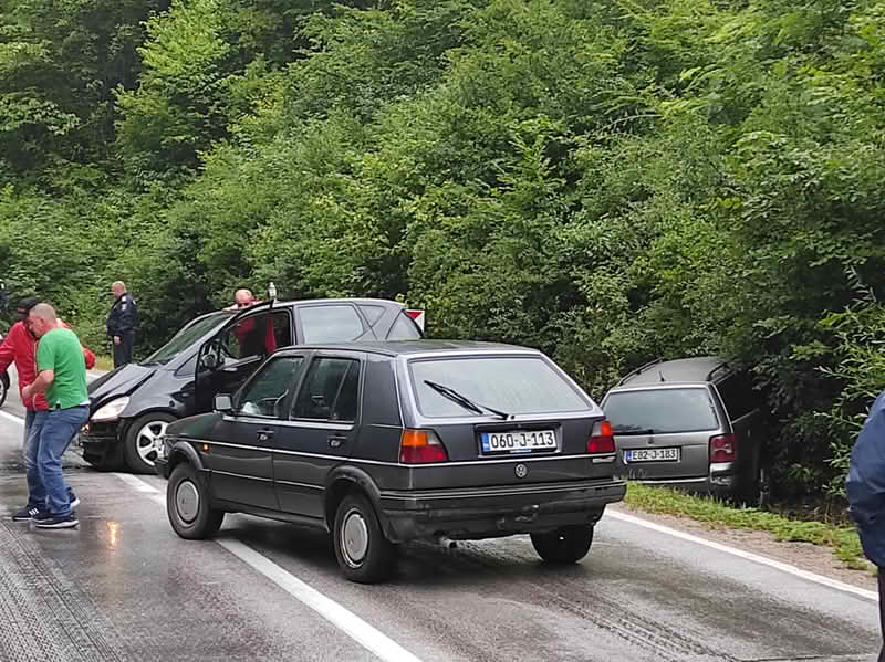 FOTO / Saobaćajna nezgoda na dijelu puta Donji Vakuf – Oborci