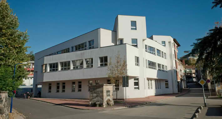 Učenik tukao profesora metalnom palicom po glavi