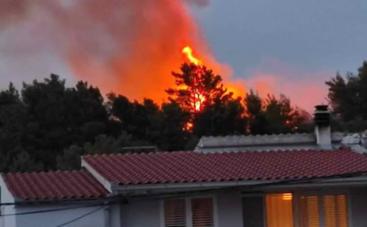 Dok su gasili požar, vatrogasci pronašli tijelo mladića