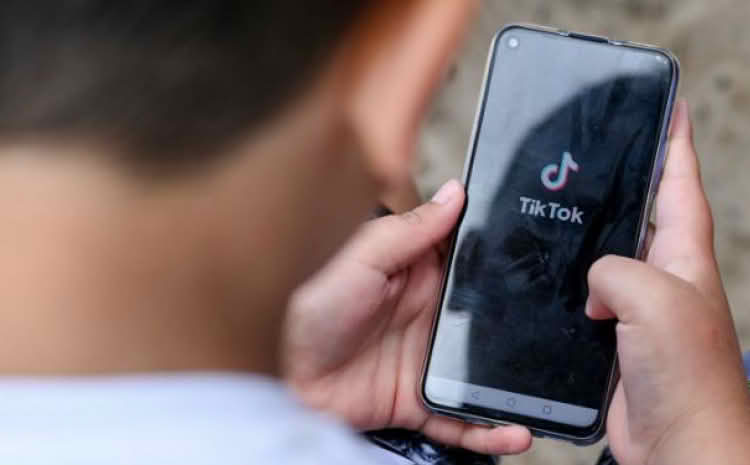 Tragedije zbog morbidne igre: Opasni izazovi na internetu ubijaju djecu