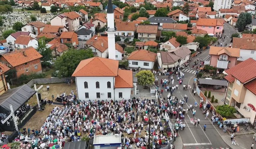 Srušena do temelja ’93: U Bijeljini otvorena obnovljena džamija Ahmed-age Krpića; reis poručio “nemojte da bude stranac”
