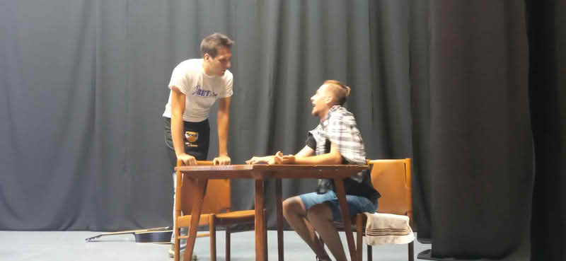 Izvedena predstava ” Ako vedriš, vedro je ” u Donjem Vakufu