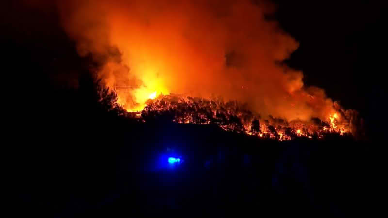 Apokaliptične scene u Dalmaciji: Borba s vatrom trajala cijelu noć, turisti evakuisani