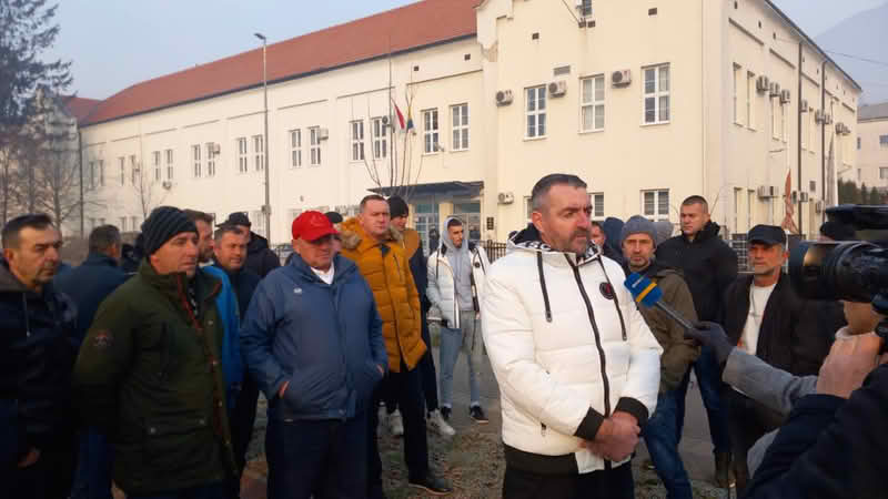 Poljoprivrednici SBK protestovali u Travniku zbog nepravednog izdvajanja iz budžeta (FOTO)