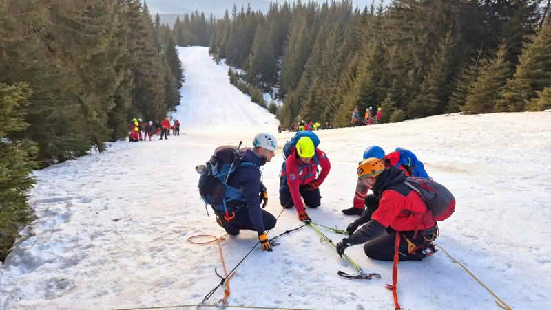 Na Vlašiću se održava “Zimski kurs Gorske službe spašavanja” FOTO