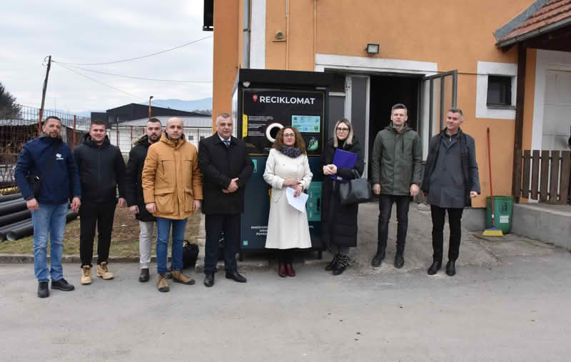 U Donjem Vakufu danas instaliran prvi pametni reciklomat