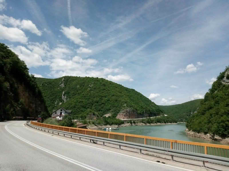 Danas do 16 sati zabranjuje se saobraćaj teretnih vozila na dijelu magistralog puta Jajce-Crna Rijeka