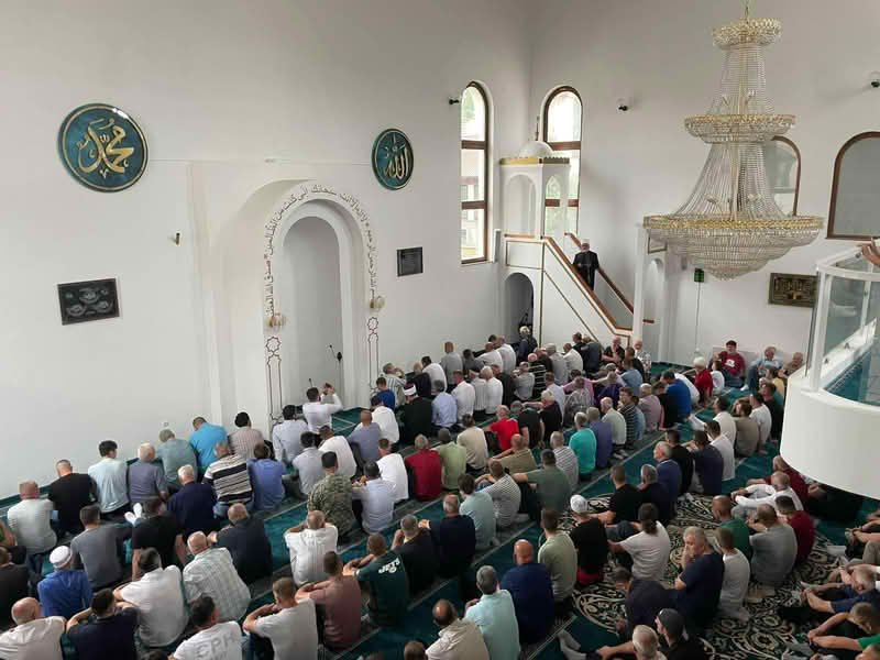 Centralna džuma namaz u Baš džamiji