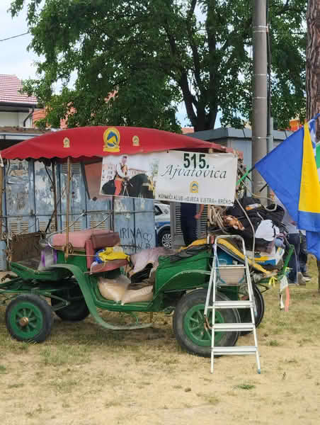 FOTO: Konjanici iz Brčkog krenuli ka Ajvatovici