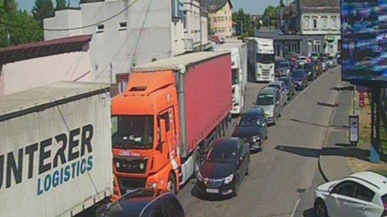 Ogromne gužve na izlazu iz BiH: Na ovim graničnim prijelazima su formirane kolone vozila