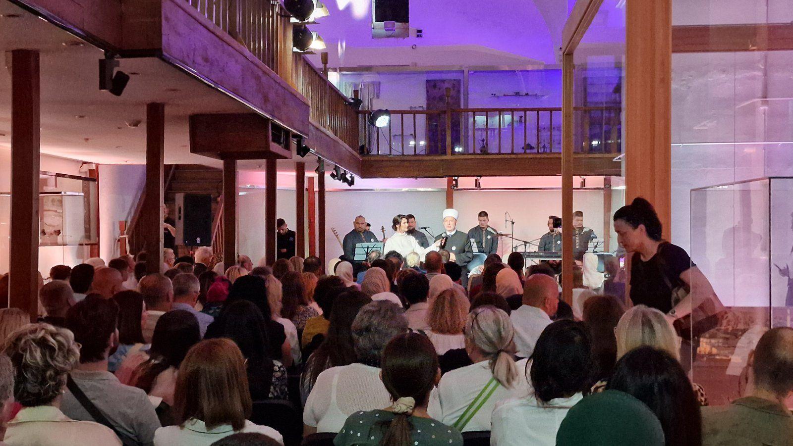 Bajramska svečanost u Vitezu okupila brojne posjetioce – nastup Armina Muzaferije obilježio večer