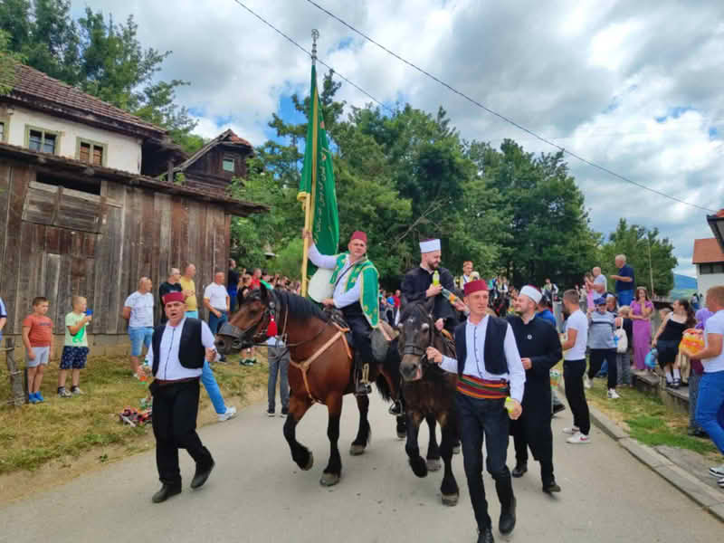 FOTO Doček konjanika iz Karaule u Oborcima i Šeherdžiku