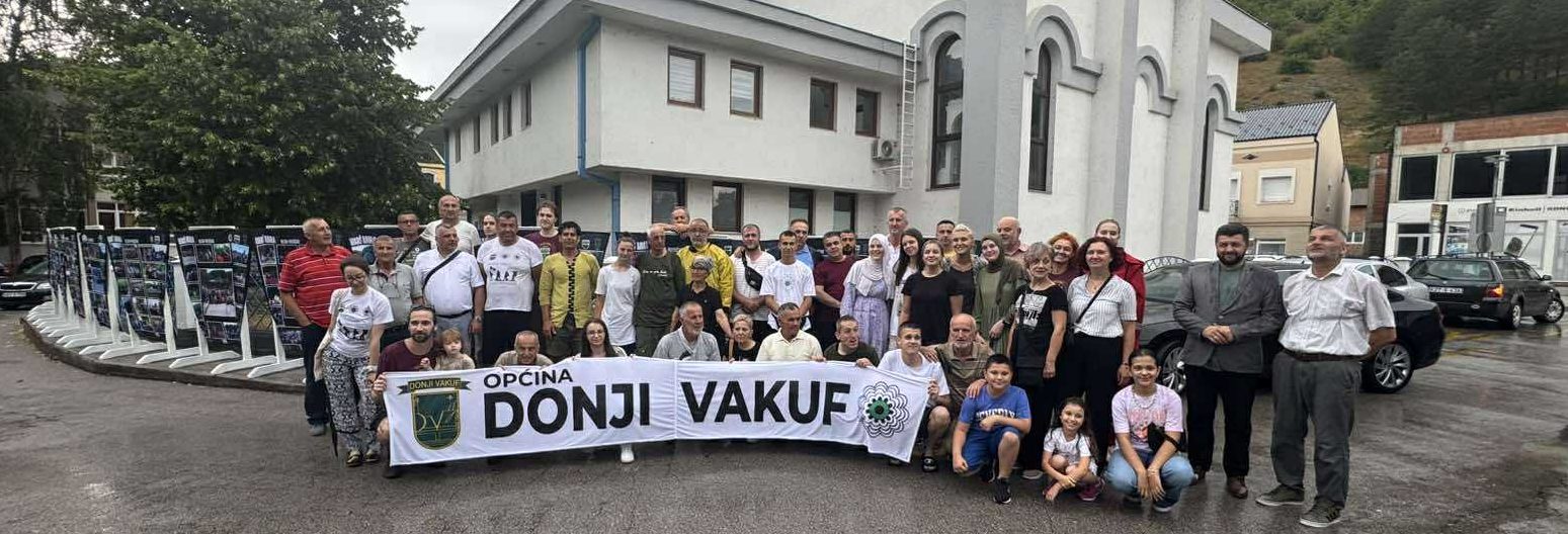 Učesnici iz Donjeg Vakufa krenuli su putem kojim se odaje počast i čuva sjećanje na žrtve genocida