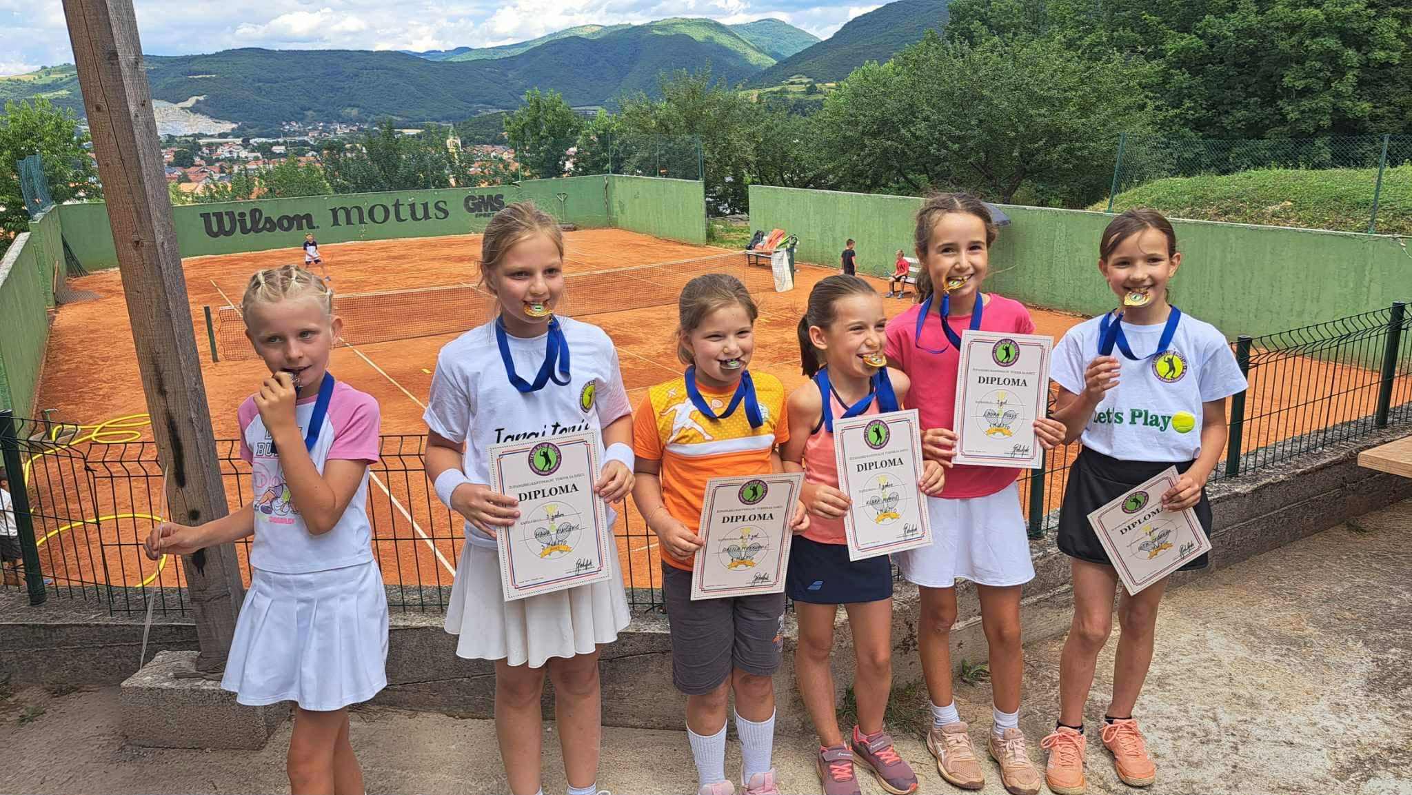 Nastavak sjajnih vijesti za TK „NEC“ Donji Vakuf: Medalje nizale i Dalila i ostatak ekipe