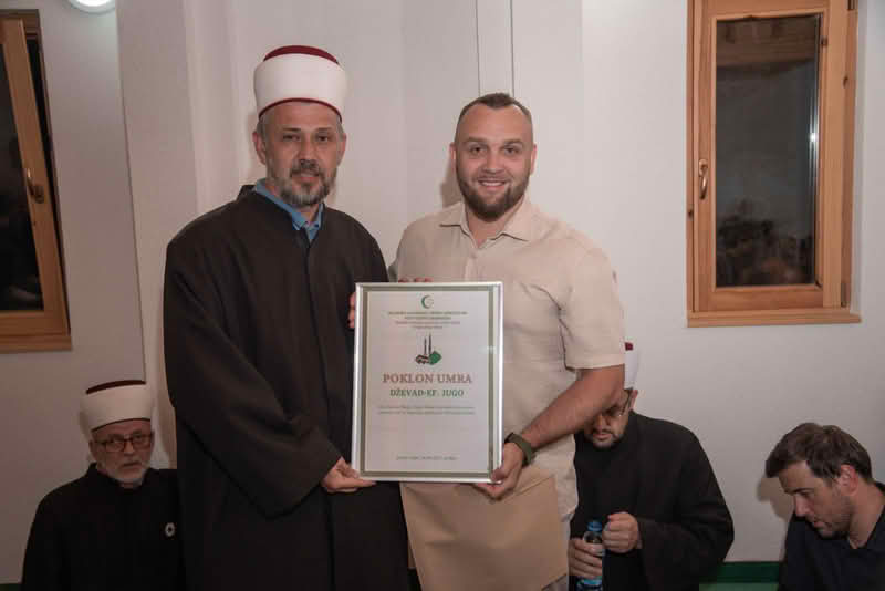 Poklon umra Dževad ef. Jugi od članova Udruženja Ilmijje Donji Vakuf