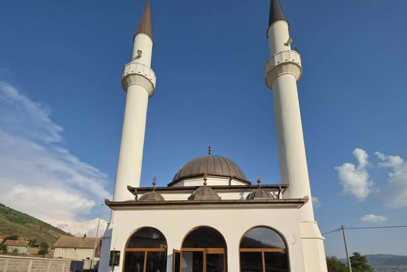 Održan vjerski program ‘Pred duše šehida Srebrenice i BiH’ u džamiji Donje Ravno