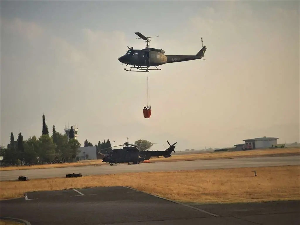 Helikopter Oružanih snaga BiH nastavlja gašenje požara u Crnoj Gori, jučer uspješno obavili posao